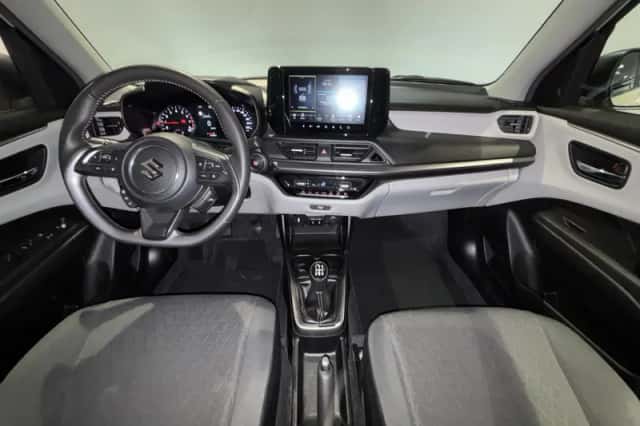 Suzuki Swift (2025) thumbnail 3