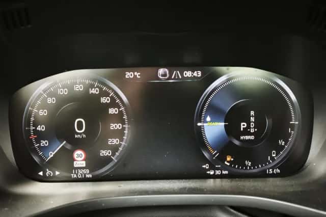 Volvo XC60 (2021) thumbnail 4