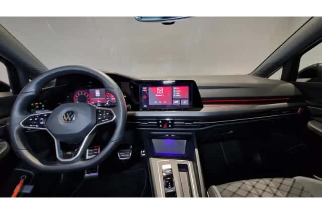 Volkswagen Golf (2022) thumbnail 3