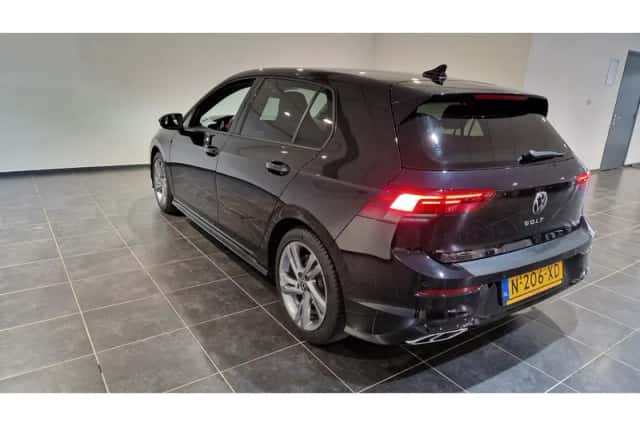 Volkswagen Golf (2022) thumbnail 6