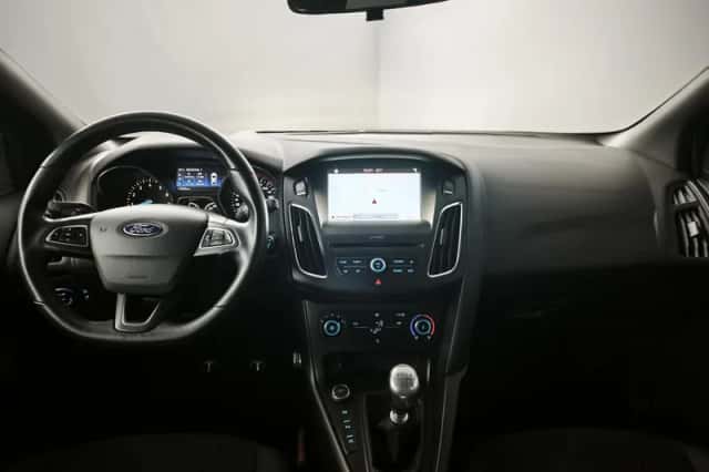 Ford Focus (2018) thumbnail 3