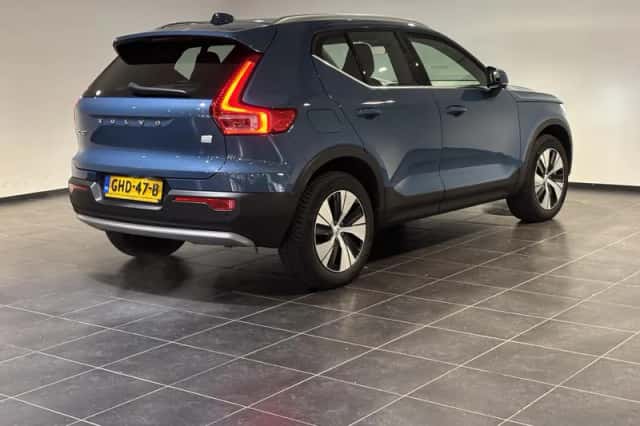 Volvo XC40 (2024) thumbnail 2