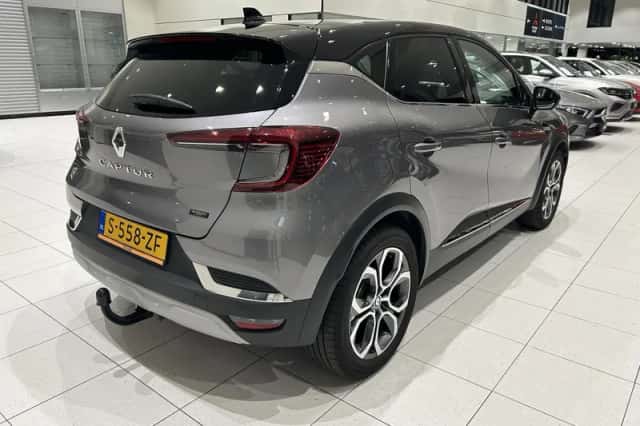 Renault Captur (2023) thumbnail 2