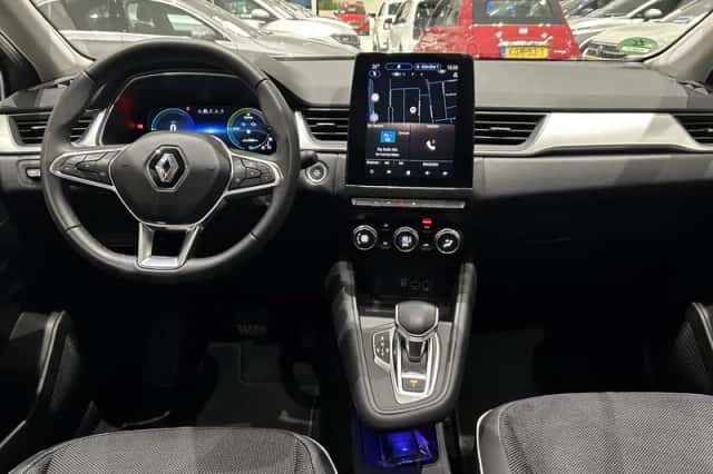 Renault Captur (2023) thumbnail 3