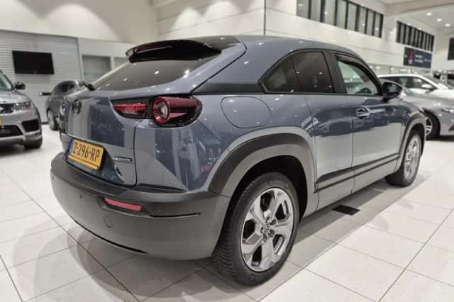 Mazda MX-30 (2020) thumbnail 2