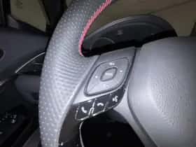 Toyota C-HR (2022) thumbnail 18