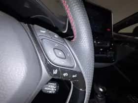 Toyota C-HR (2022) thumbnail 19