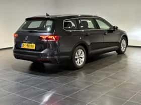 Volkswagen Passat (2023) thumbnail 2
