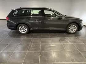 Volkswagen Passat (2023) thumbnail 15