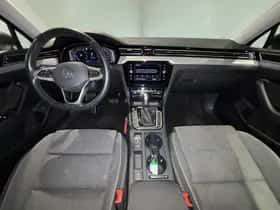 Volkswagen Passat (2023) thumbnail 3
