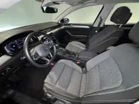 Volkswagen Passat (2023) thumbnail 22