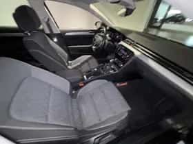 Volkswagen Passat (2023) thumbnail 23