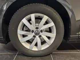 Volkswagen Passat (2023) thumbnail 24
