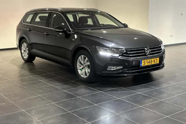 Volkswagen Passat (2023) thumbnail 5