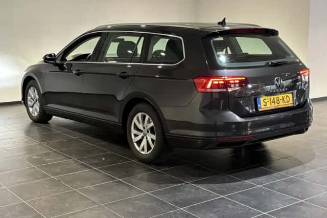 Volkswagen Passat (2023) thumbnail 6