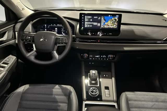 Mitsubishi Outlander (2025) thumbnail 3