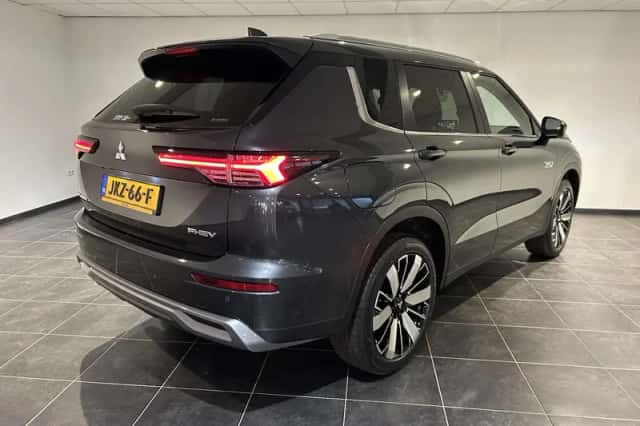 Mitsubishi Outlander (2025) thumbnail 2
