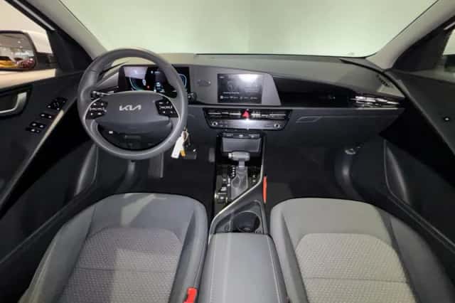 Kia Niro (2024) thumbnail 3