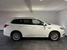 Mitsubishi Outlander (2021) thumbnail 16