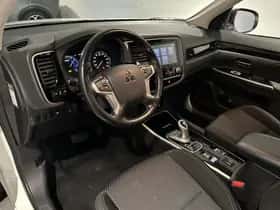 Mitsubishi Outlander (2021) thumbnail 23