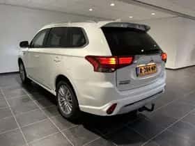 Mitsubishi Outlander (2021) thumbnail 6