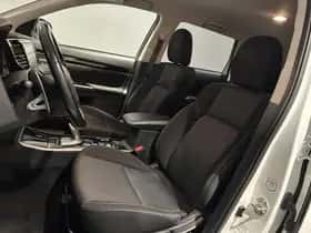 Mitsubishi Outlander (2021) thumbnail 7