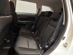 Mitsubishi Outlander (2021) thumbnail 8