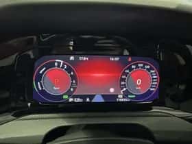 Volkswagen Golf (2023) thumbnail 4