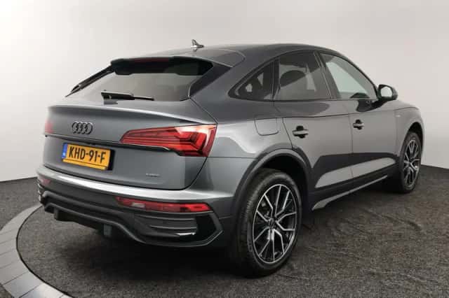 Audi Q5 (2023) thumbnail 2