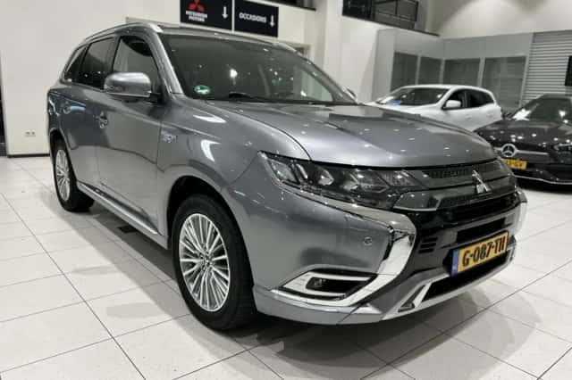 Mitsubishi Outlander (2019) thumbnail 5