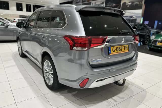 Mitsubishi Outlander (2019) thumbnail 6