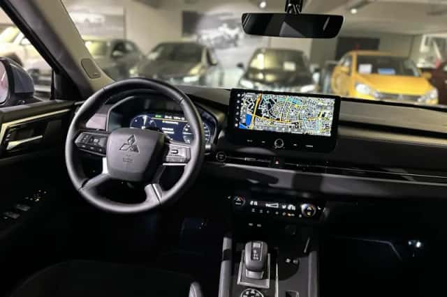 Mitsubishi Outlander (2025) thumbnail 3