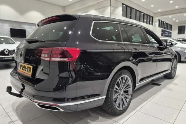 Volkswagen Passat (2021) thumbnail 2