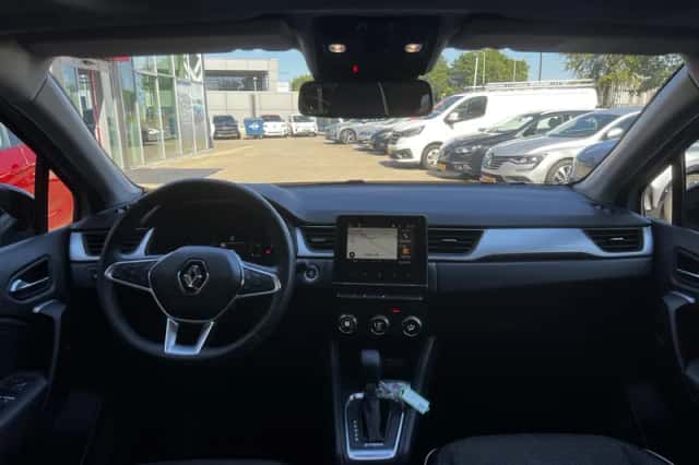 Renault Captur (2023) thumbnail 3