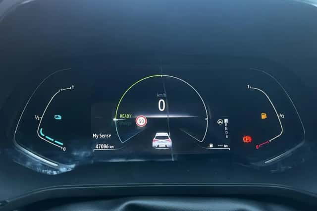 Renault Captur (2023) thumbnail 4