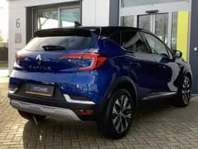 Renault Captur (2023) thumbnail 2