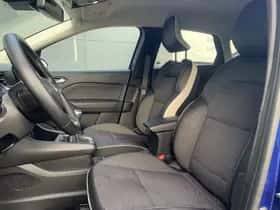 Renault Captur (2023) thumbnail 6