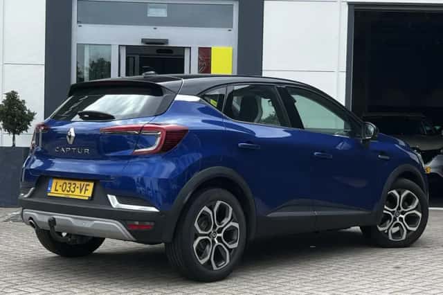 Renault Captur (2021) thumbnail 2