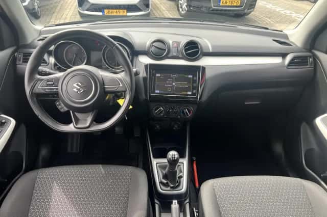 Suzuki Swift (2020) thumbnail 3