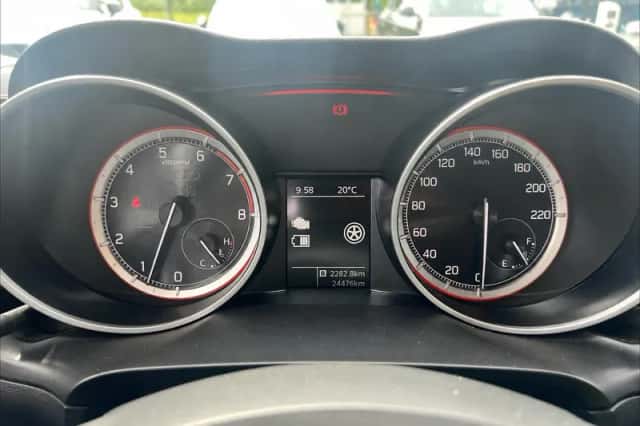 Suzuki Swift (2020) thumbnail 4