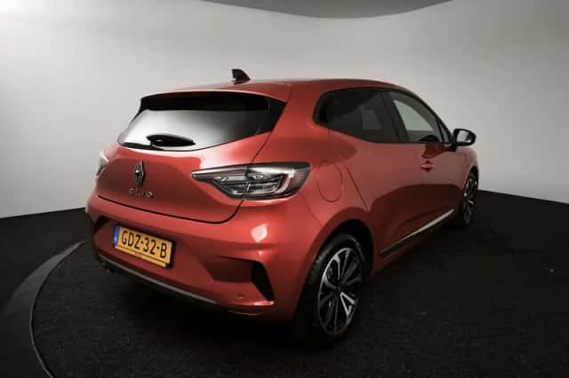 Renault Clio (2024) thumbnail 2