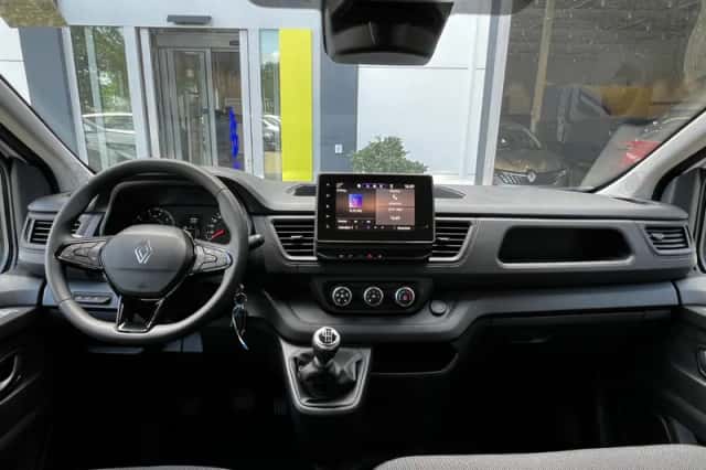 Renault Trafic (2024) thumbnail 3