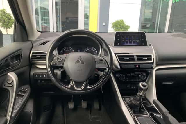 Mitsubishi Eclipse Cross (2018) thumbnail 3