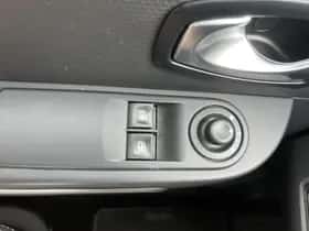 Renault Clio (2016) thumbnail 23