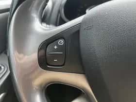 Renault Clio (2016) thumbnail 24