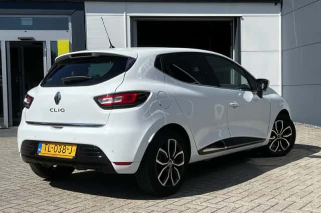 Renault Clio (2018) thumbnail 2