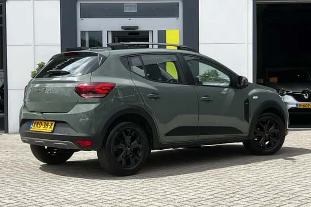 Dacia Sandero Stepway (2023) thumbnail 2