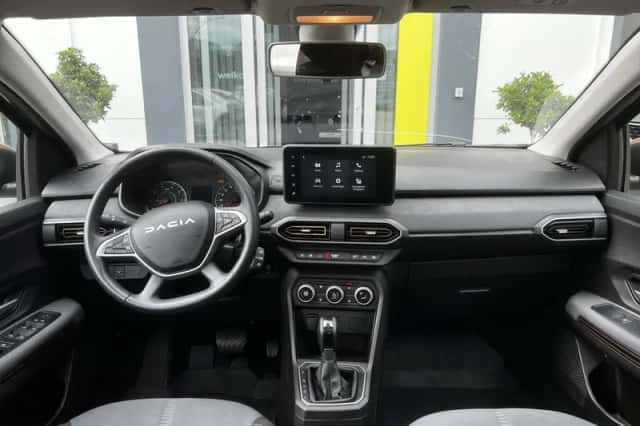 Dacia Sandero Stepway (2023) thumbnail 3