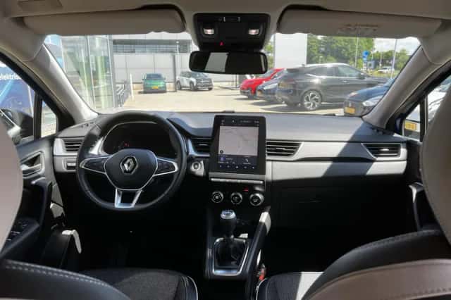 Renault Captur (2022) thumbnail 3