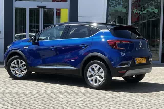 Renault Captur (2022) thumbnail 6